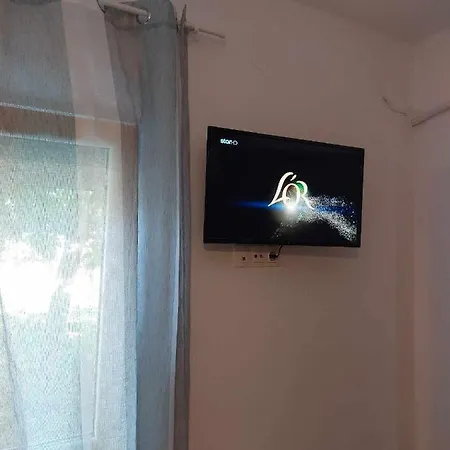 με όλες τις ανέσεις * Neon Petritsion