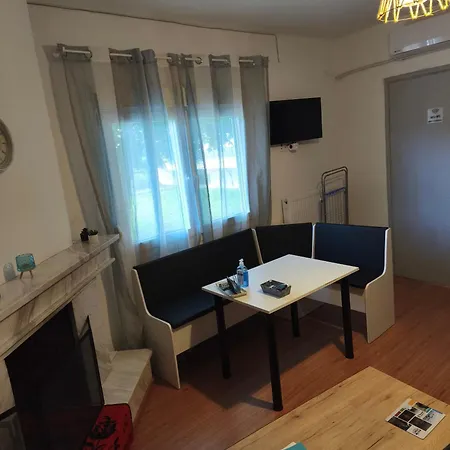 με όλες τις ανέσεις דירה