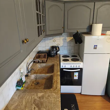 με όλες τις ανέσεις *